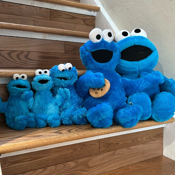 Lot of Cookie Monster stuffed animals - Picture 1 of 4